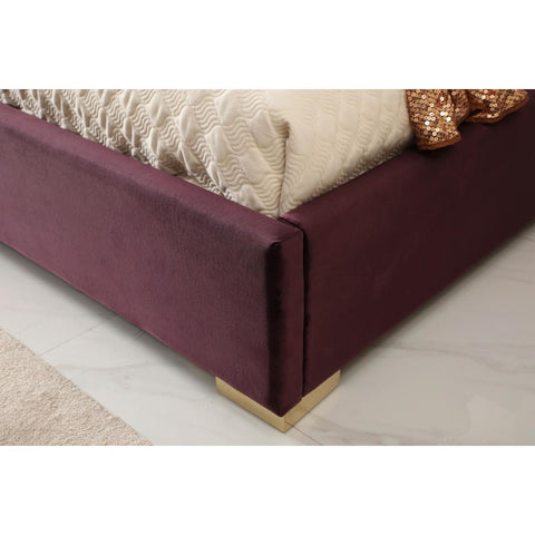  Furniture Line Italia City Queen Upholstered Bed Italia City Queen Bed IMAGE 4