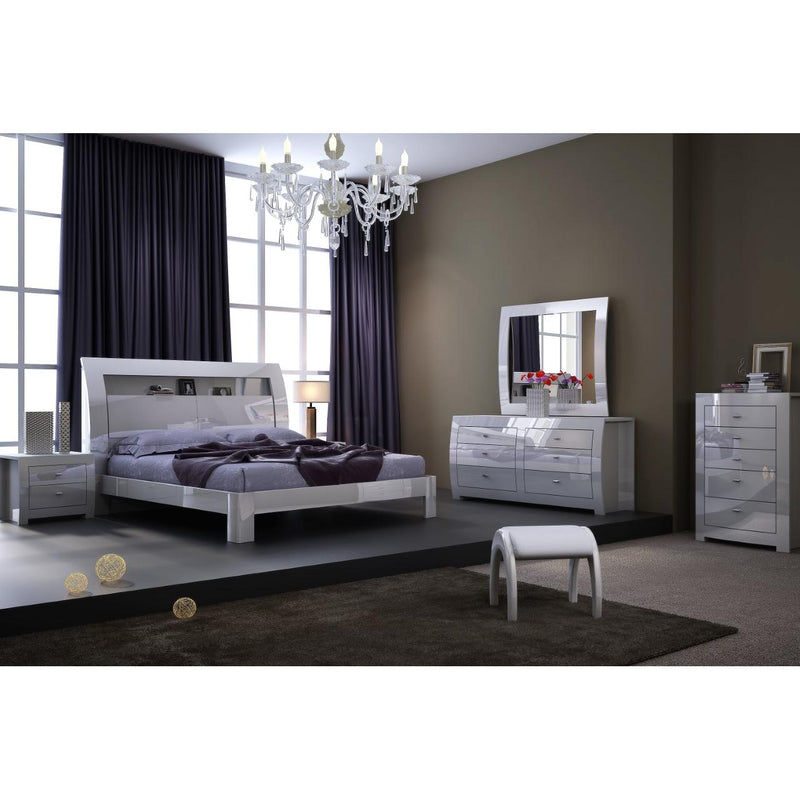 Furniture Line Park Avenue Queen Bed Park Avenue Queen Bed IMAGE 2