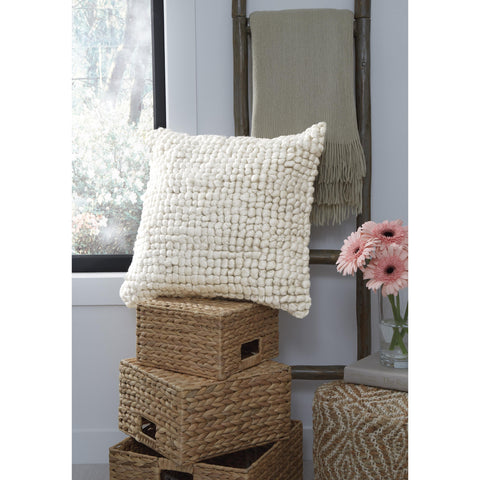  Signature Design by Ashley Aavie A1000956 Pillow IMAGE 4