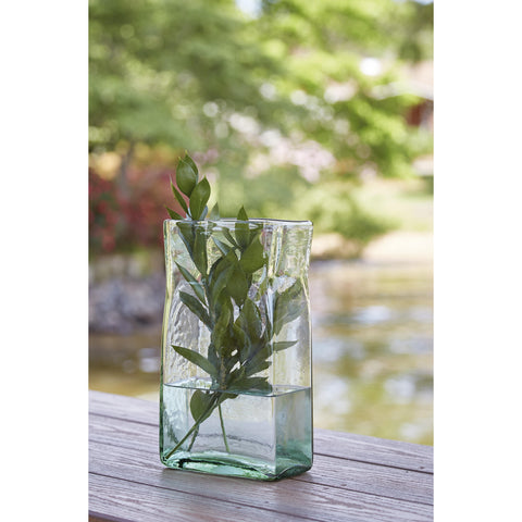  Signature Design by Ashley Taylow A2000537 Vase IMAGE 3