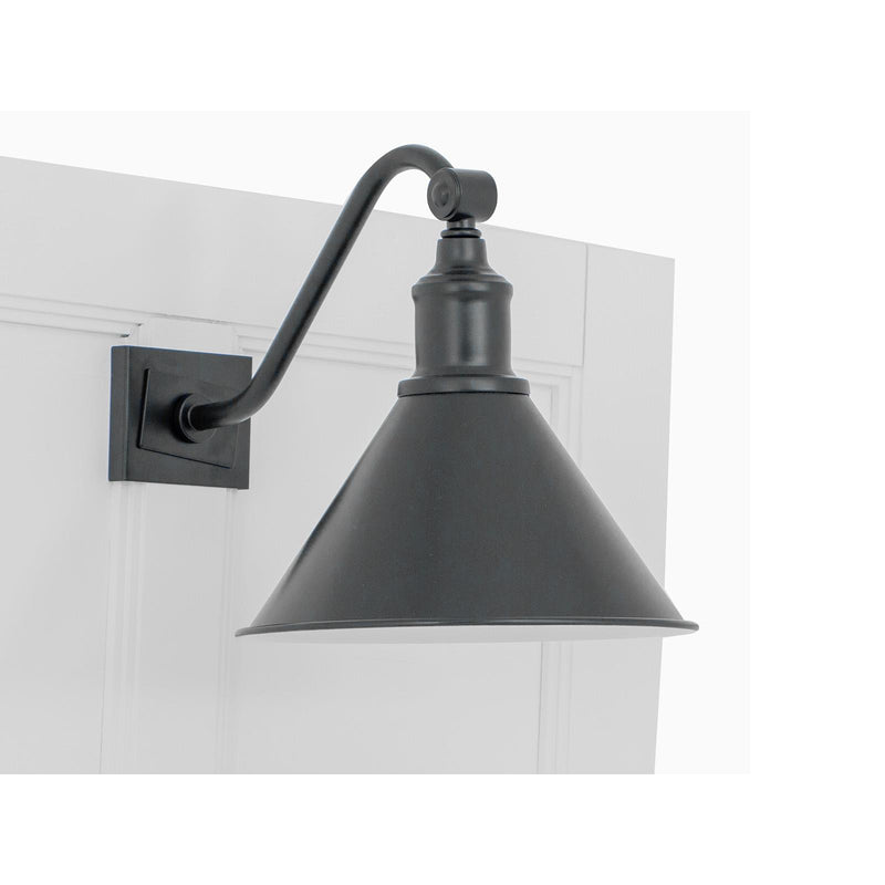 Magnussen Heron Cove B4400-79 Complete Cal.King Lamp Panel Bed with Regular Rails IMAGE 5