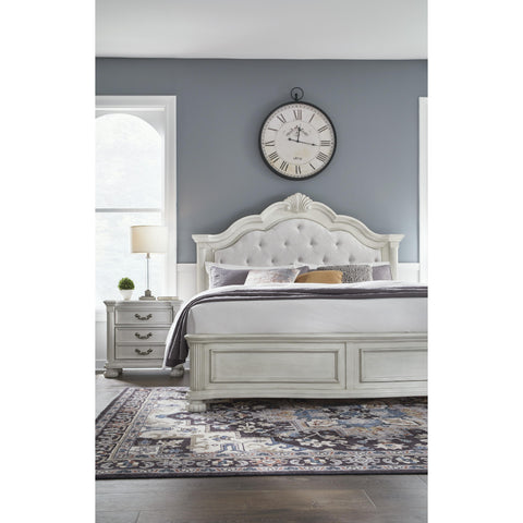  Benchcraft Montelaine B795B2 Queen Upholstered Panel Bed IMAGE 8