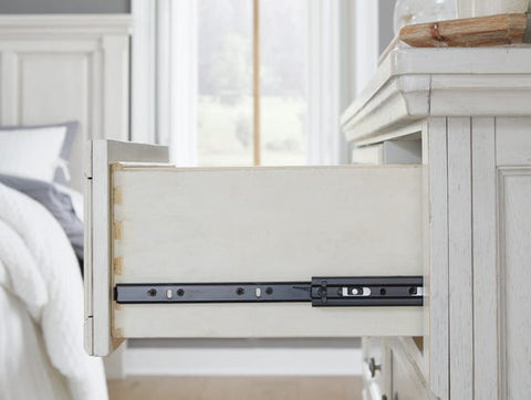 Robbinsdale 7-Drawer Master Dresser – Antiqued White
