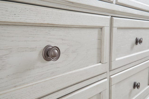 Robbinsdale 2-Piece Dresser and Mirror Set – Antiqued White